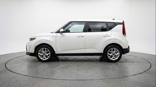 Snow White Pearl 2025 Kia Soul LX