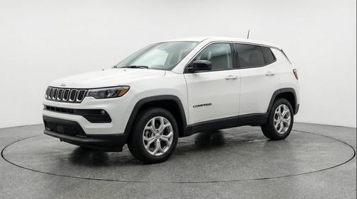 Bright White Clearcoat 2025 Jeep Compass Latitude