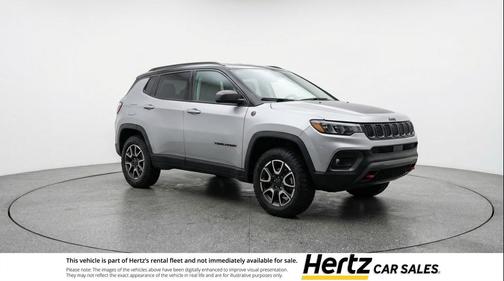 Silver Zynith Metallic Clearcoat 2025 Jeep Compass Trailhawk