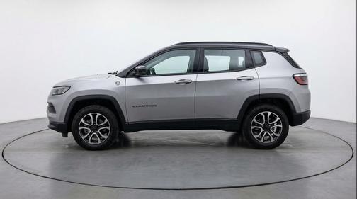 Silver Zynith Metallic Clearcoat 2025 Jeep Compass Trailhawk
