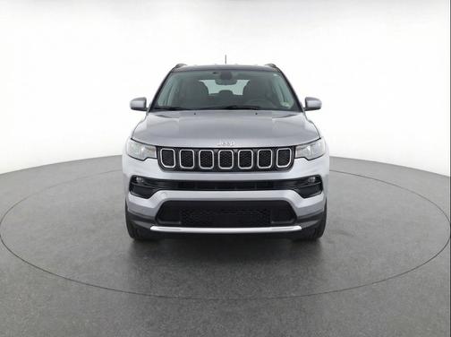 Silver Zynith Metallic Clearcoat 2025 Jeep Compass Limited