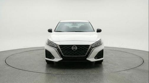 Glacier White 2025 Nissan Altima SV FWD