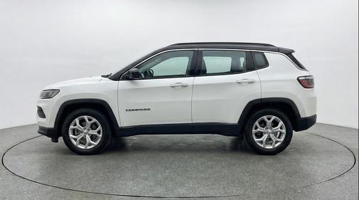 Bright White Clearcoat 2025 Jeep Compass Latitude