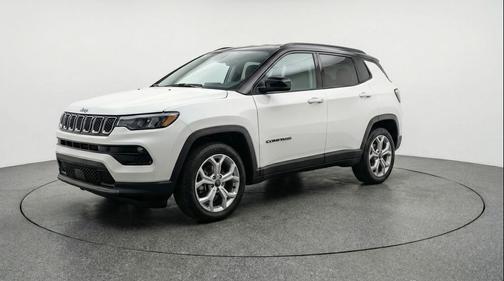 Bright White Clearcoat 2025 Jeep Compass Latitude