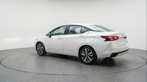 Aspen White Tricoat 2025 Nissan Versa 1.6 SV