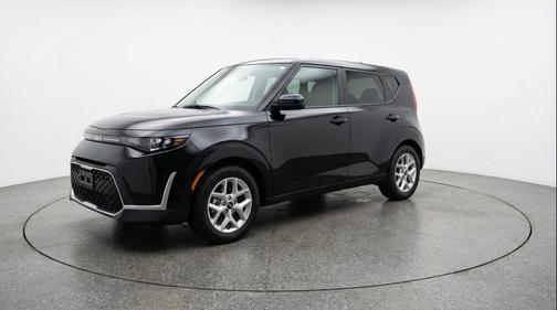 Fusion Black 2025 Kia Soul LX
