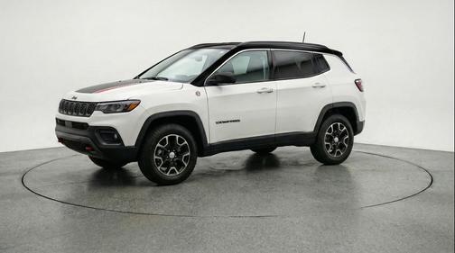 Bright White Clearcoat 2025 Jeep Compass Trailhawk