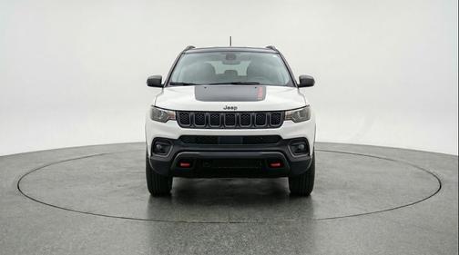 Bright White Clearcoat 2025 Jeep Compass Trailhawk
