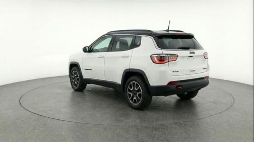 Bright White Clearcoat 2025 Jeep Compass Trailhawk