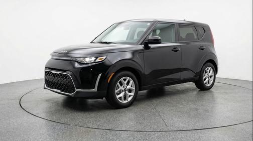 Fusion Black 2025 Kia Soul LX