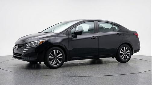 Super Black 2025 Nissan Versa 1.6 SV