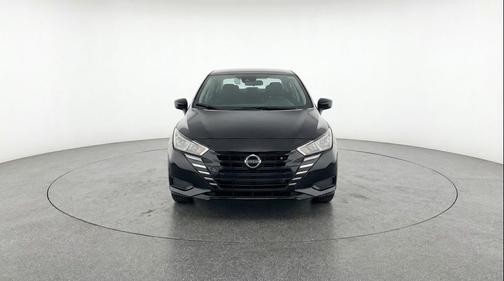 Super Black 2025 Nissan Versa 1.6 SV