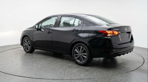 Super Black 2025 Nissan Versa 1.6 SV