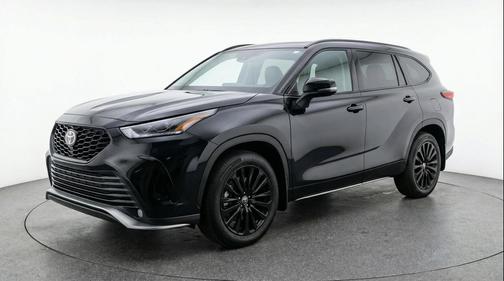 Midnight Black Metallic 2025 Toyota Highlander LE