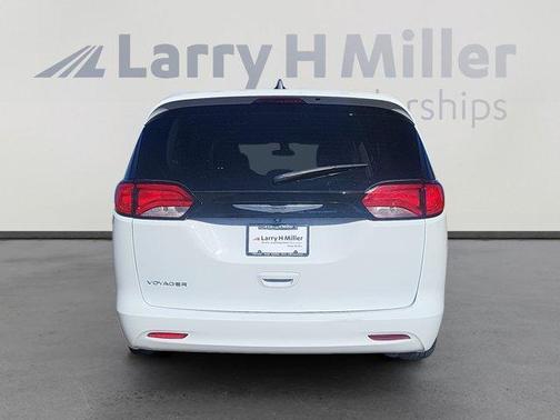 2022 Chrysler Voyager LX