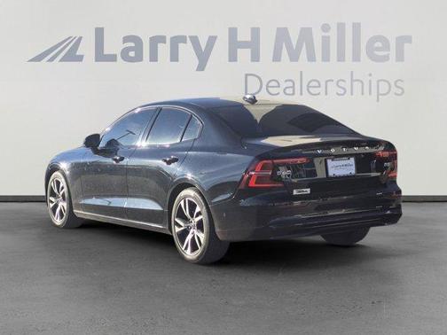 2024 Volvo S60 B5 Plus Dark Theme