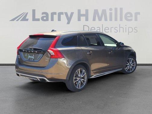 2016 Volvo V60 Cross Country T5