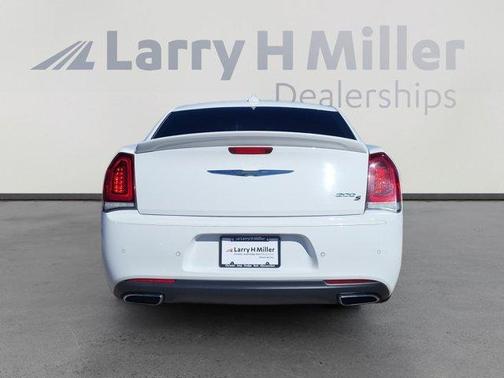 2018 Chrysler 300 S