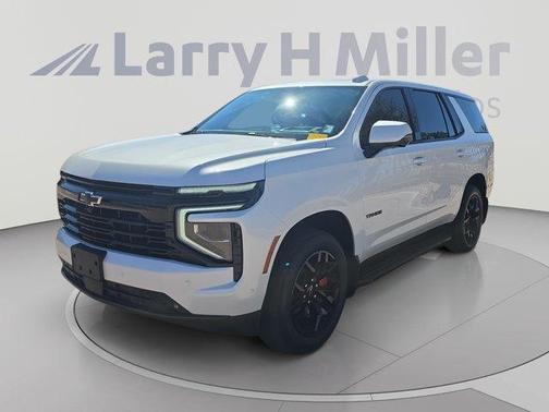 Iridescent Pearl Tricoat 2025 Chevrolet Tahoe RST