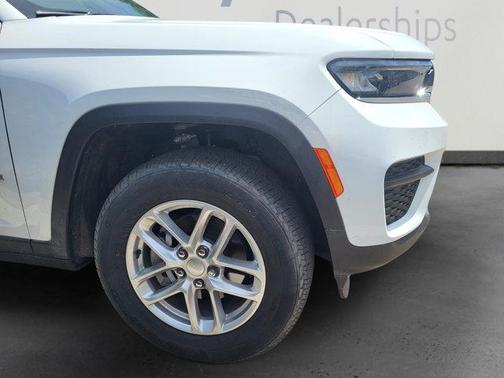 Bright White Clearcoat 2025 Jeep Grand Cherokee Laredo X