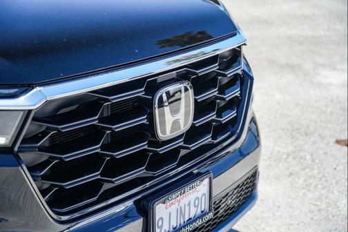 Crystal Black Pearl 2024 Honda Pilot Touring 8-Passenger