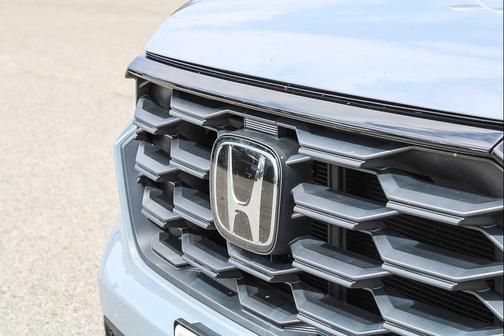 Sonic Gray Pearl 2025 Honda Pilot Sport