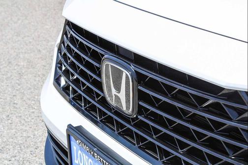 Platinum White Pearl 2025 Honda Accord SE