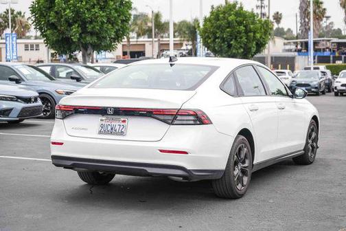 Platinum White Pearl 2025 Honda Accord SE