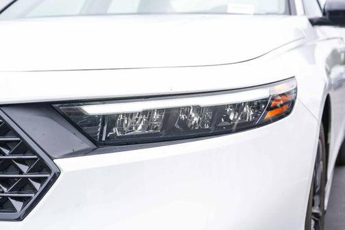 Platinum White Pearl 2025 Honda Accord SE