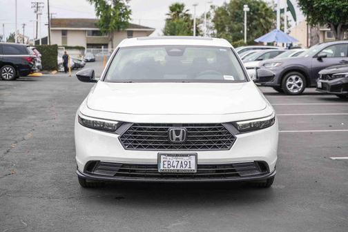 Platinum White Pearl 2025 Honda Accord SE