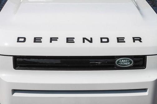 Fuji White 2024 Land Rover Defender 130 P400 X-Dynamic SE