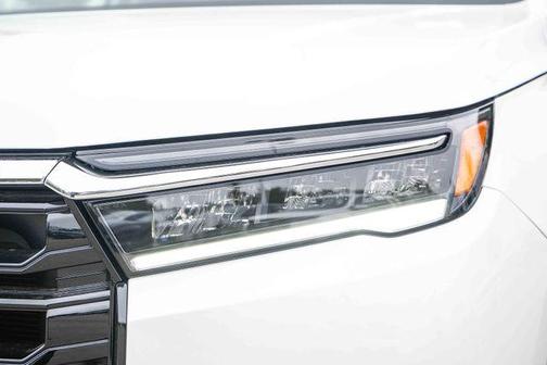 Platinum White Pearl 2026 Honda Pilot Touring 8-Passenger
