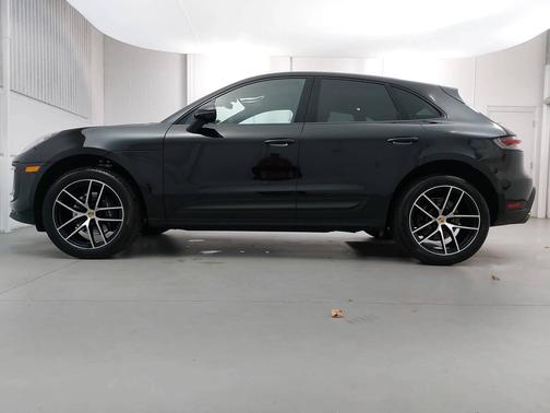 Jet Black Metallic 2026 Porsche Macan