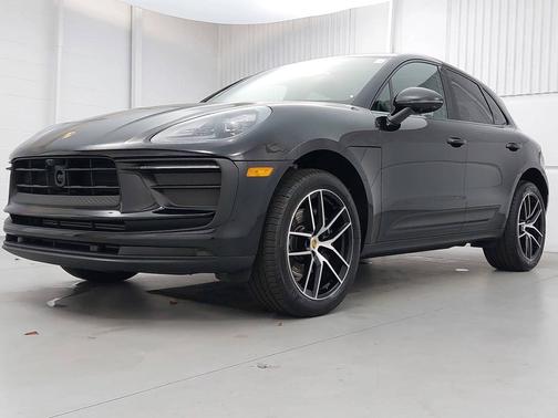 Jet Black Metallic 2026 Porsche Macan