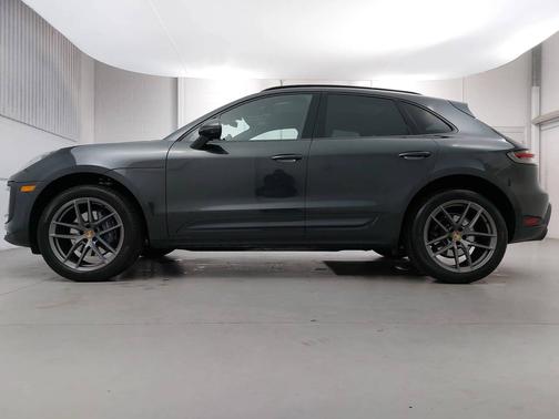 2022 Porsche Macan 