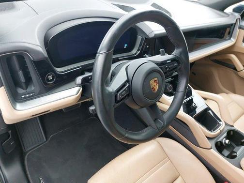 Blue Metallic 2024 Porsche Cayenne Base