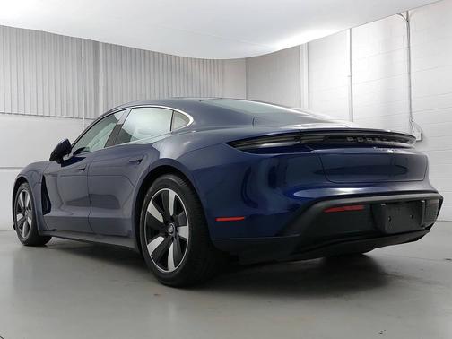 Gentian Blue Metallic 2022 Porsche Taycan