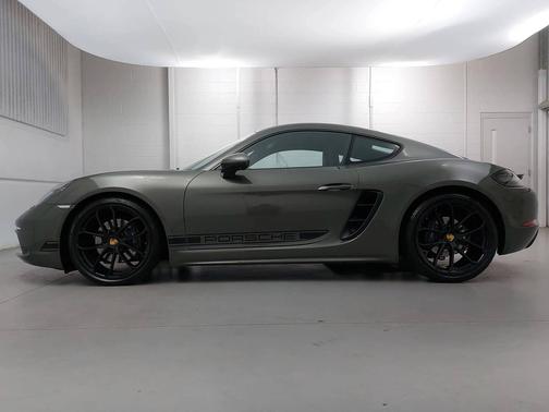 Aventurine Green Metallic 2024 Porsche 718 Cayman
