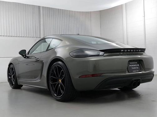 Aventurine Green Metallic 2024 Porsche 718 Cayman