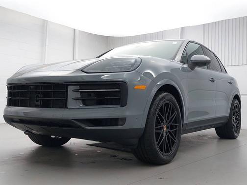 Arctic Grey 2026 Porsche Cayenne