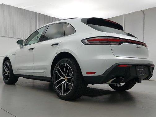 Carrara White Metallic 2026 Porsche Macan Base