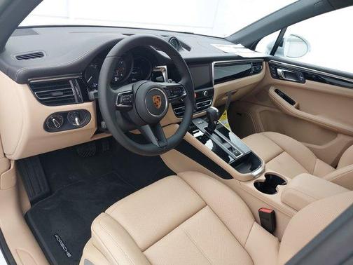 Carrara White Metallic 2026 Porsche Macan