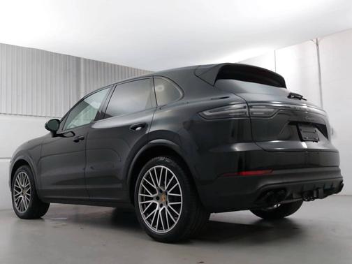 2023 Porsche Cayenne 