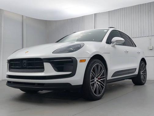 Carrara White Metallic 2025 Porsche Macan