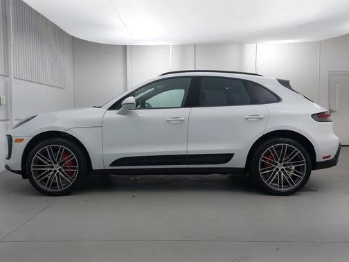Carrara White Metallic 2025 Porsche Macan