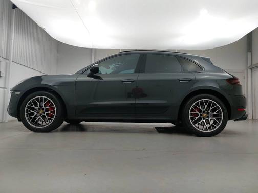 Vulcano Gray Metallic 2017 Porsche Macan