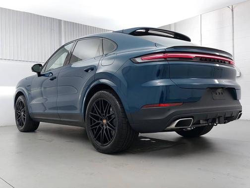 Montego Blue Metallic 2025 Porsche Cayenne