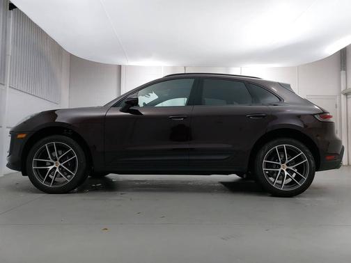 Copper Ruby Metallic 2026 Porsche Macan