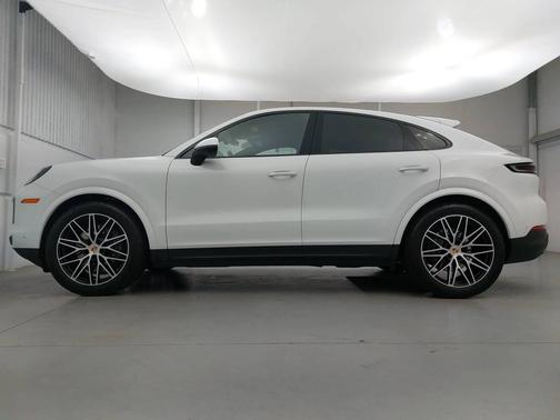 White 2024 Porsche Cayenne