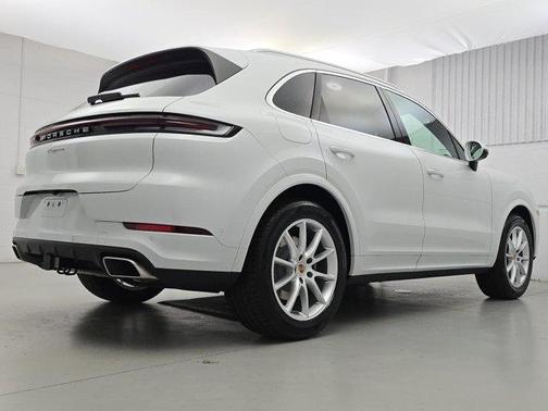 Carrara White Metallic 2026 Porsche Cayenne Base